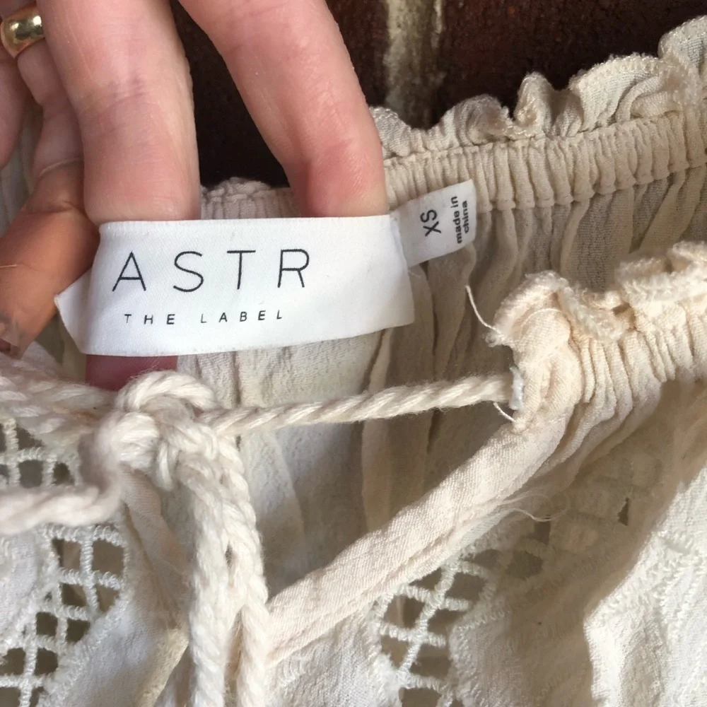 Astr Cream Lace Detail Crop Top - Picture 3 of 3